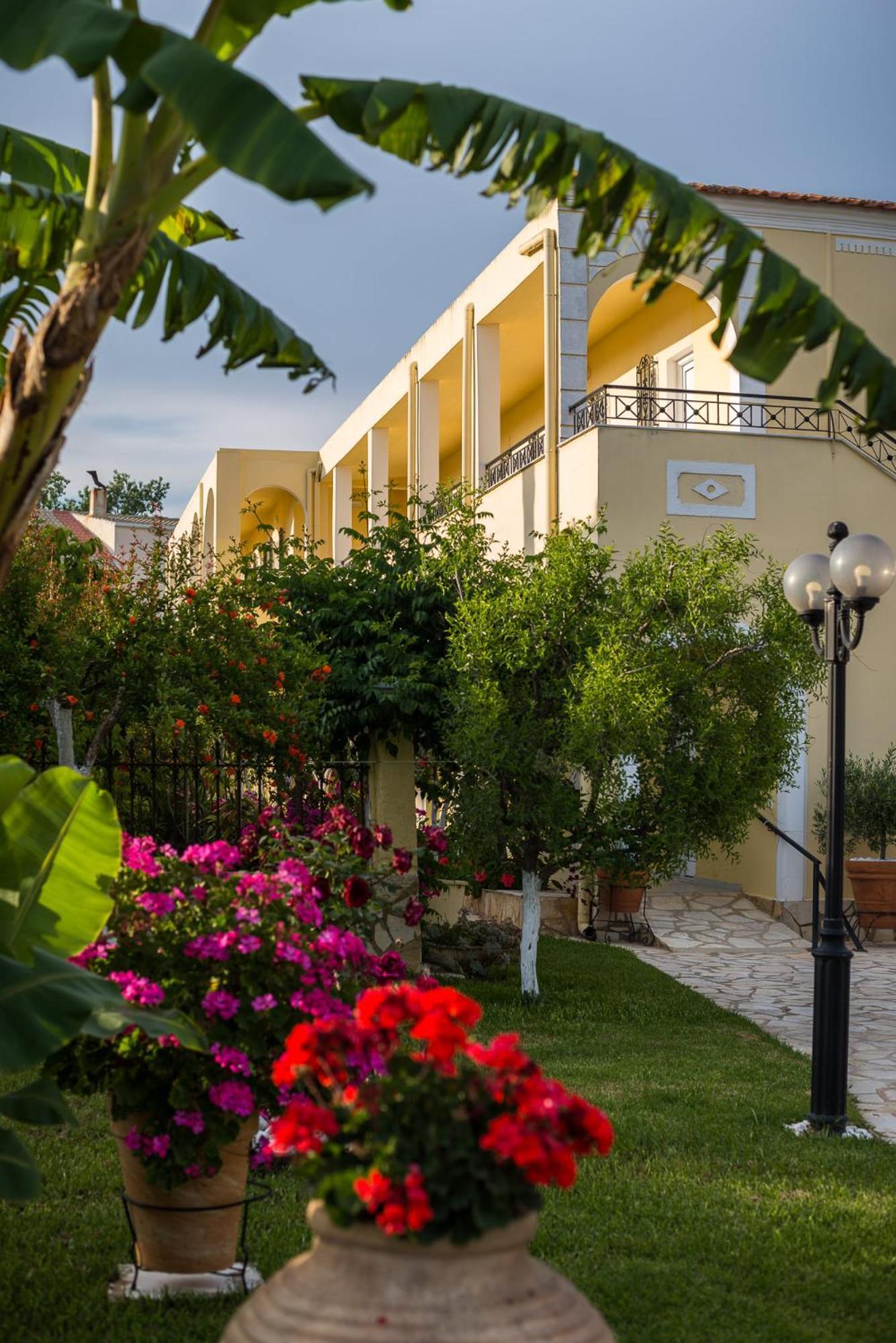 Konstantina Apartments กาวอส ภายนอก รูปภาพ